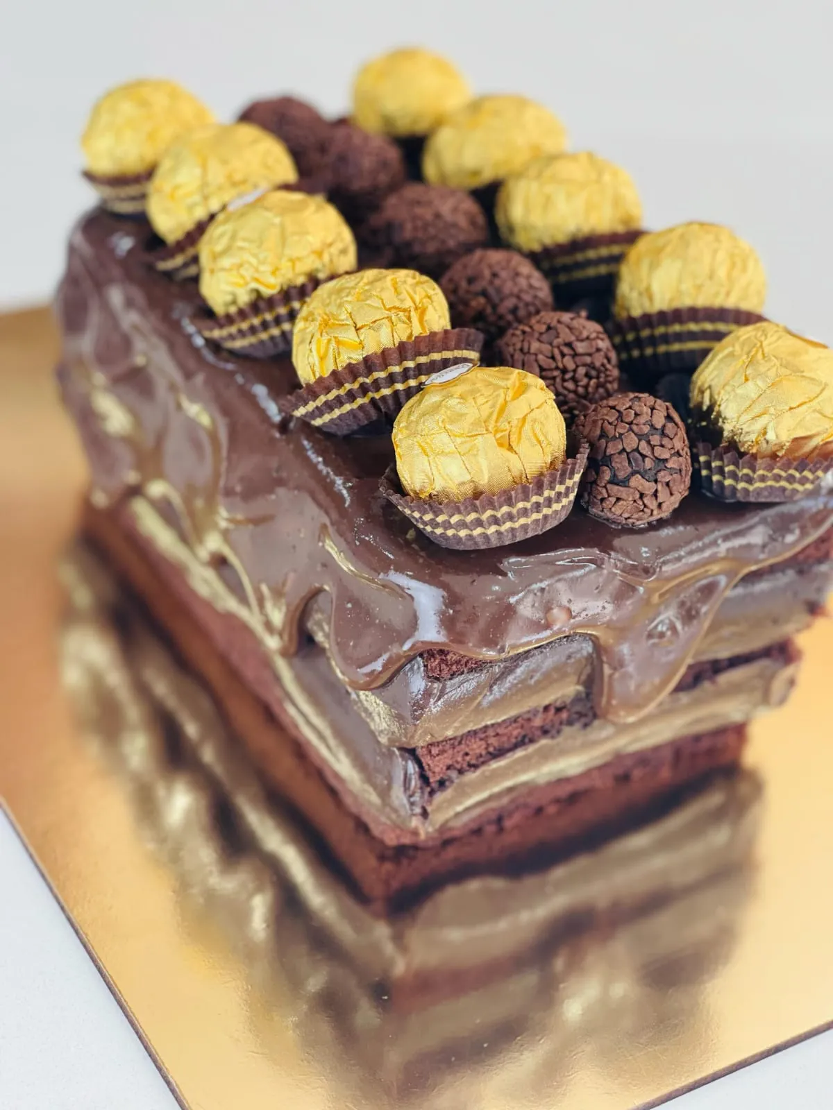 Slice Cake com camadas de massa e recheio